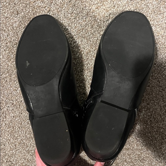 Women’s Croft and Barrow black faux leather ankle boots, size 9 - Picture 5 of 5